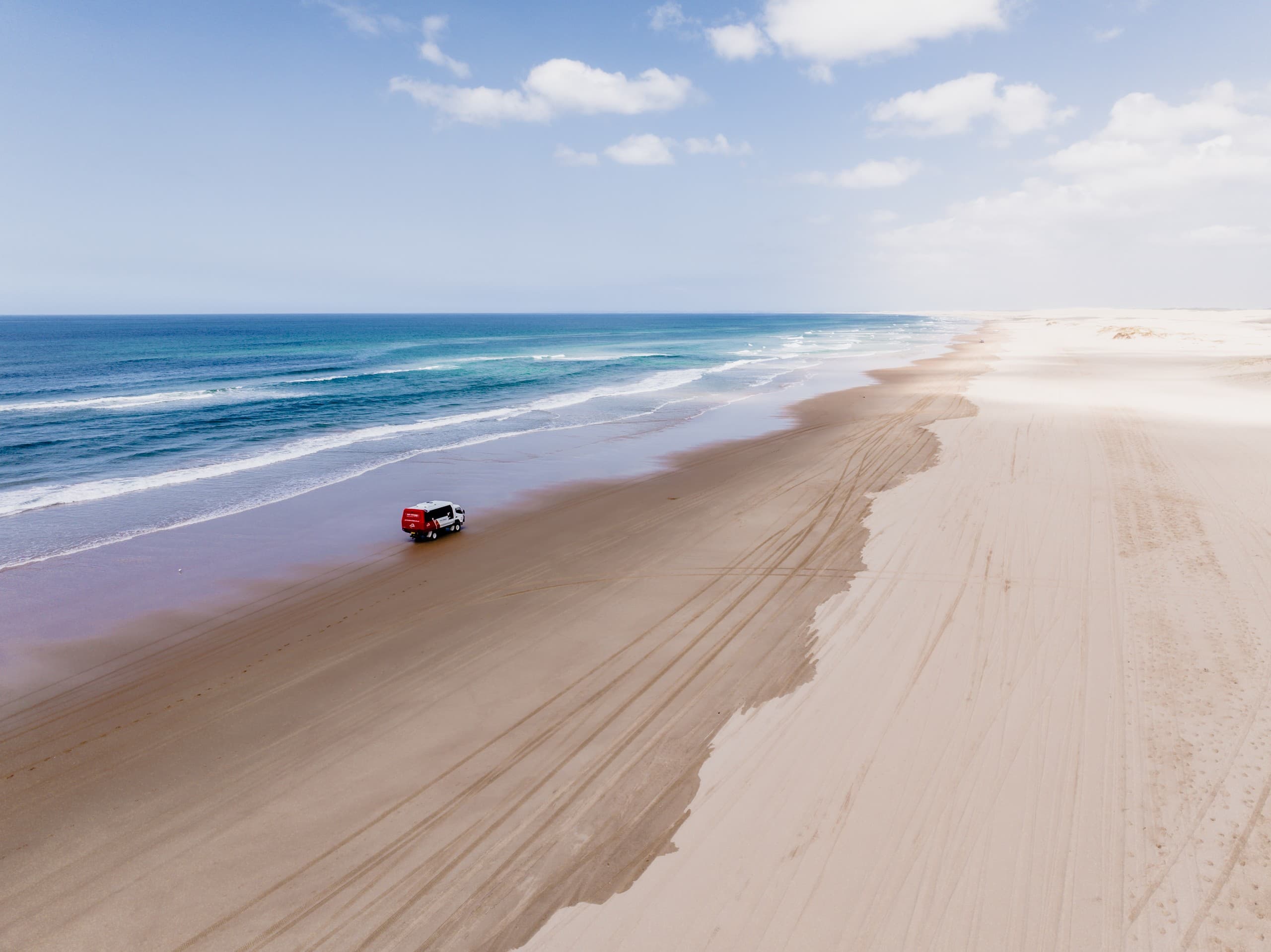 史蒂芬港 Birubi 海滩摇摇寻蛤与沙丘滑沙双享之旅｜Port Stephens 4WD Tours（英文团） - 图片 1
